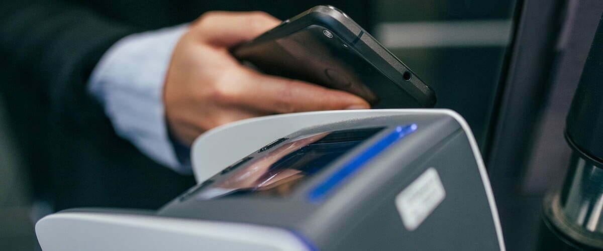 Betalen met betaalpas smartphone of wearable web